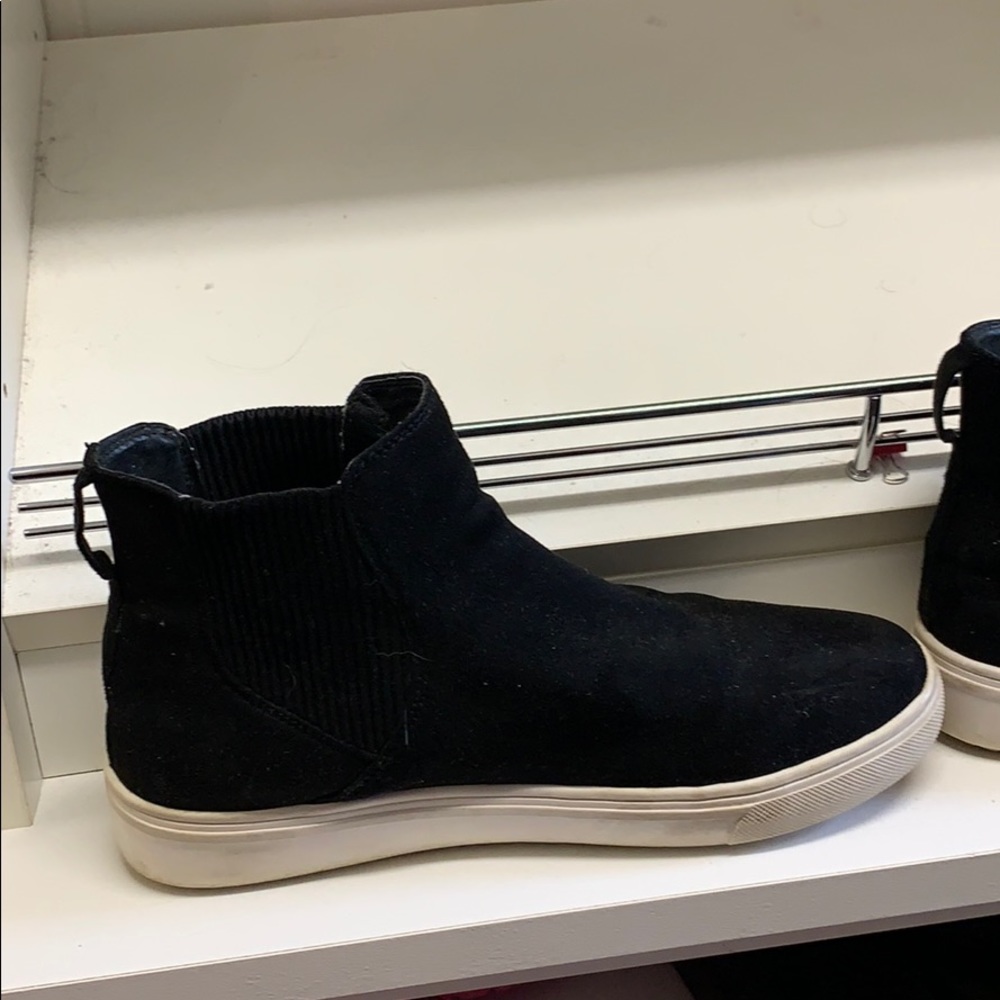 Steve Madden high top suede shoes